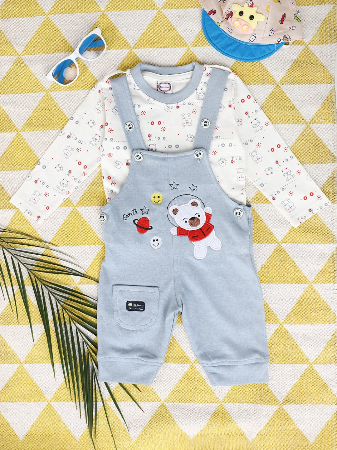 

VMart Infant Kids Printed Pure Cotton T-shirt With Dunagree, Blue