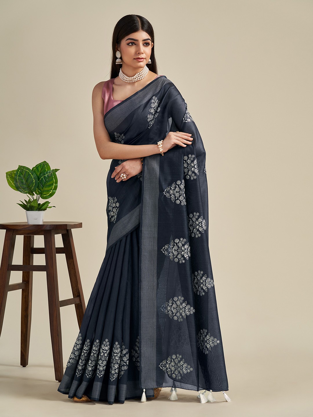 

Anouk Floral Embroidered Zari Saree, Navy blue