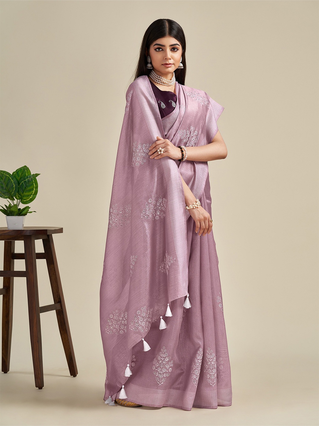 

Anouk Floral Embroidered Zari Saree, Mauve