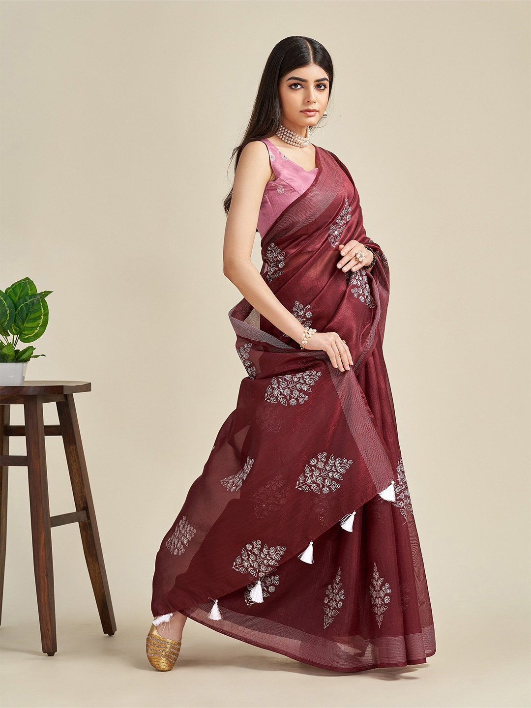 

Anouk Floral Embroidered Saree, Maroon