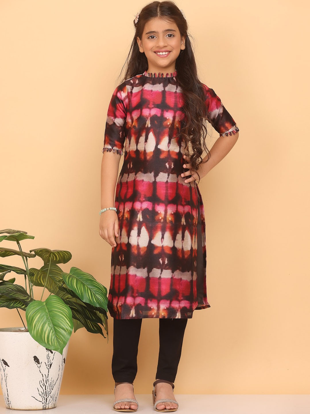 

Ethnovog Girls Abstract Printed Boat Neck Kurta, Brown