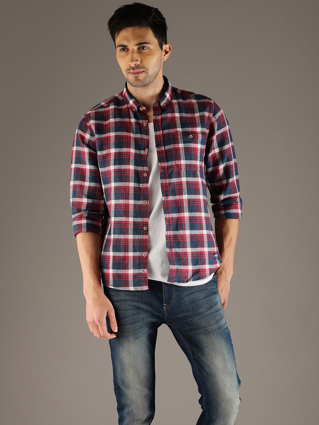 

Flying Machine Men Navy Blue & Red Slim Fit Checked Casual Shirt