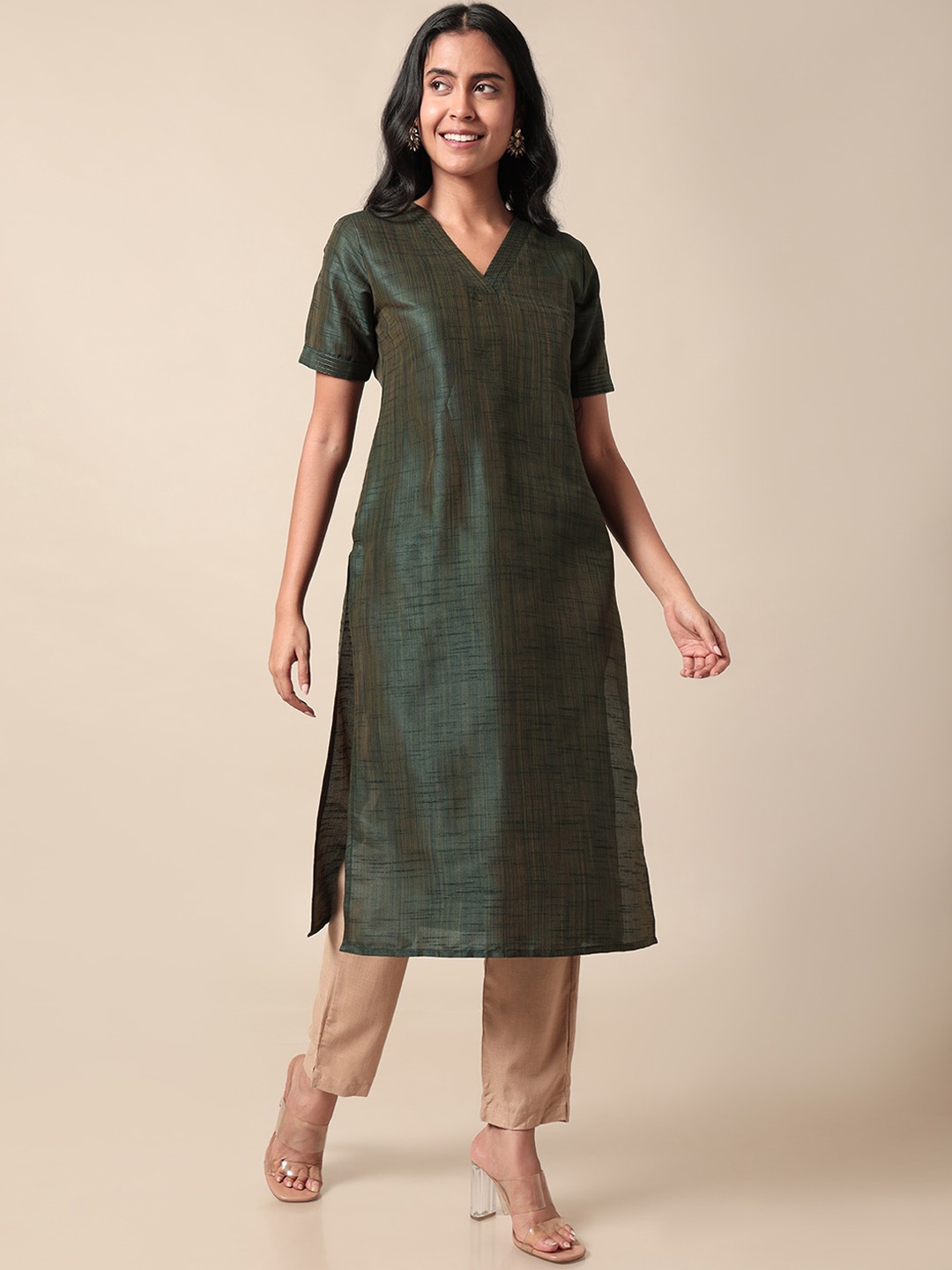 

Saaki V-Neck Silk Straight Regular Kurta, Green