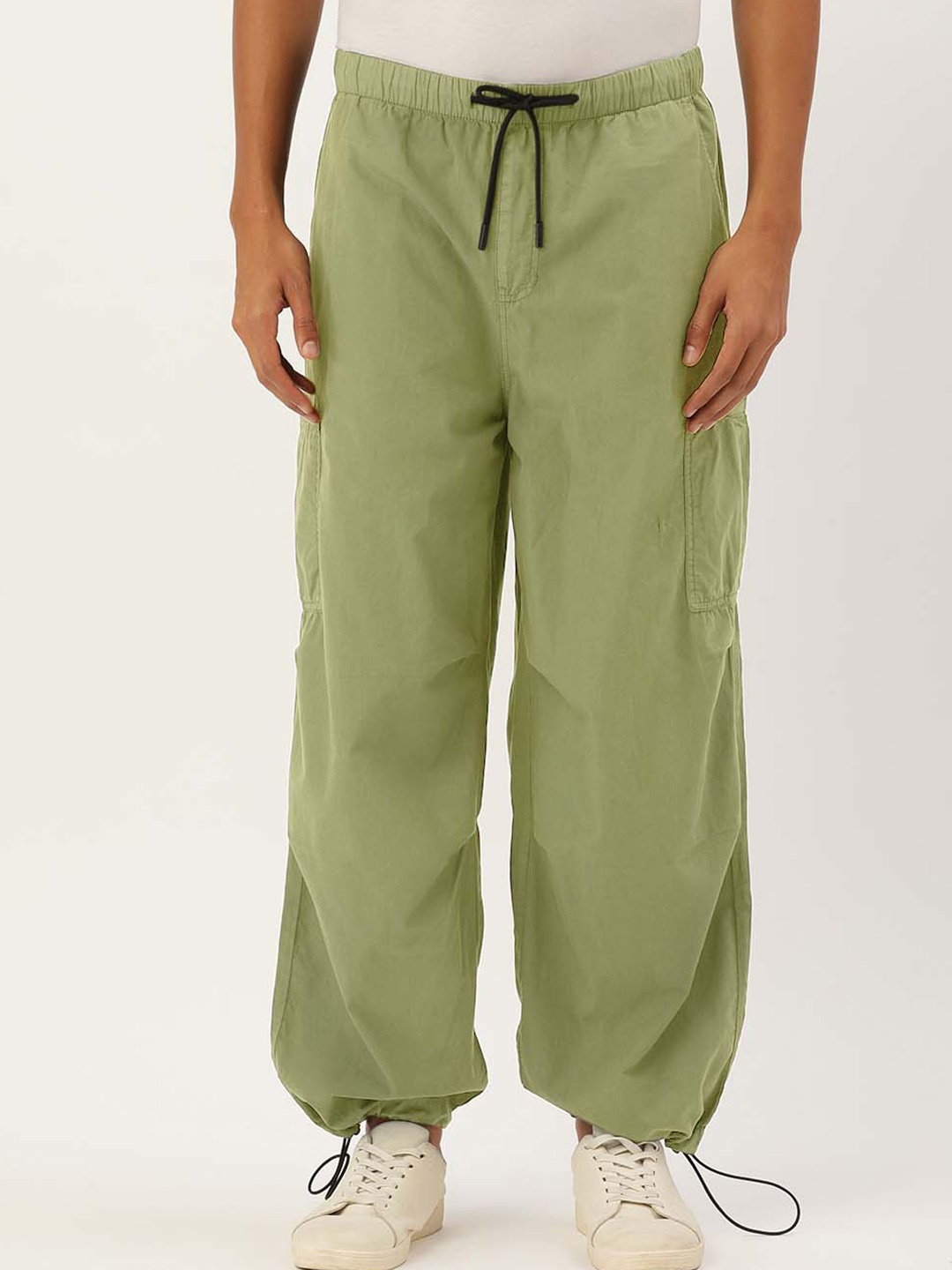 

Bene Kleed Men Mid Rise Parachute Fit Pure cotton Cargos Trouser, Green