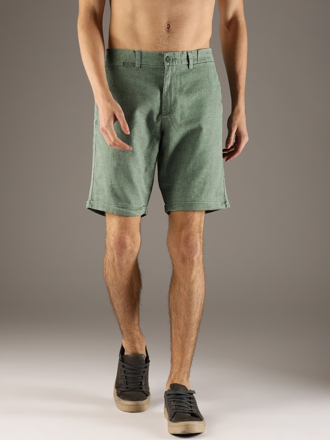 

Flying Machine Men Green Solid Slim Fit Regular Shorts