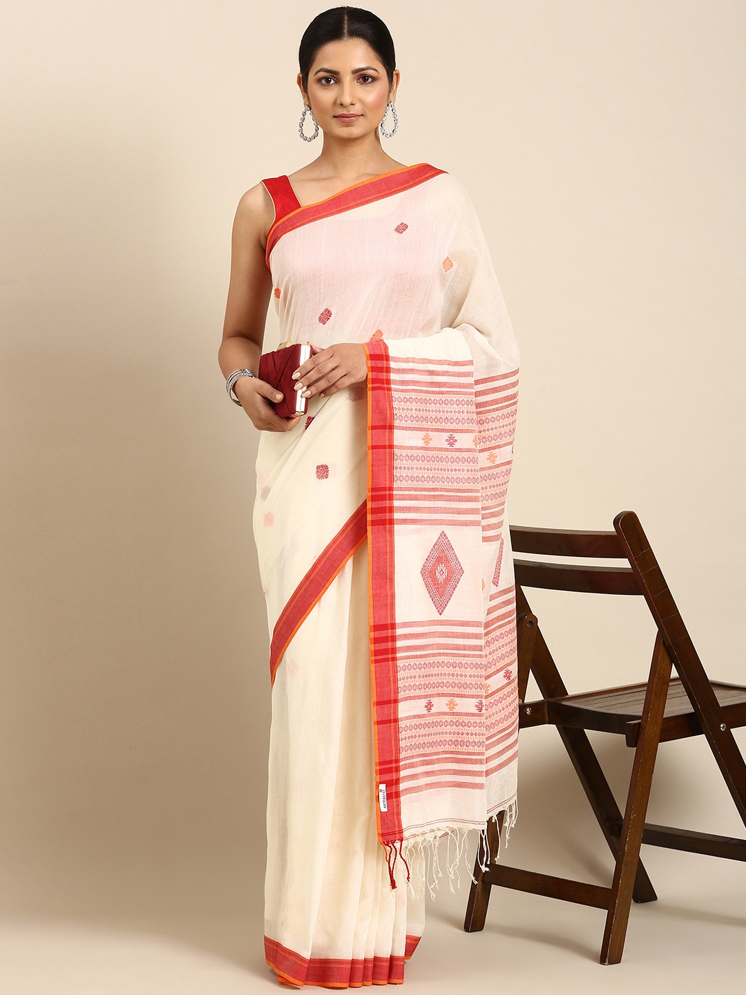 

ArtEastri Ethnic Motifs Embroidered Pure Cotton Taant Saree, Off white