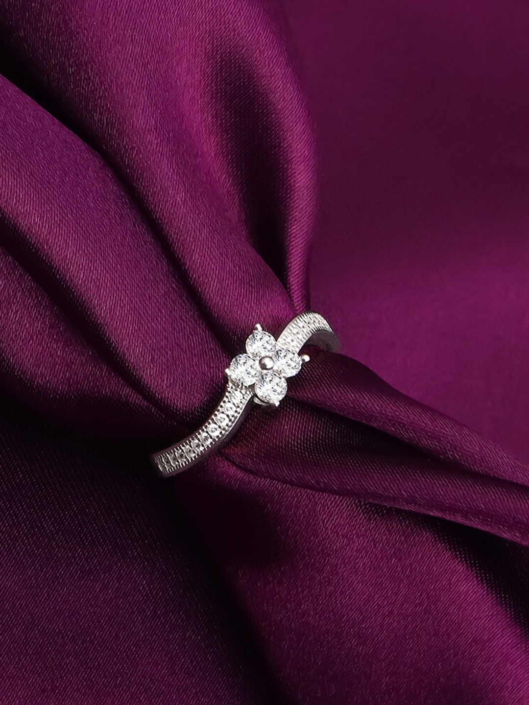 

GIVA 925 Sterling Silver Rhodium-Plated CZ-Studded Finger Ring