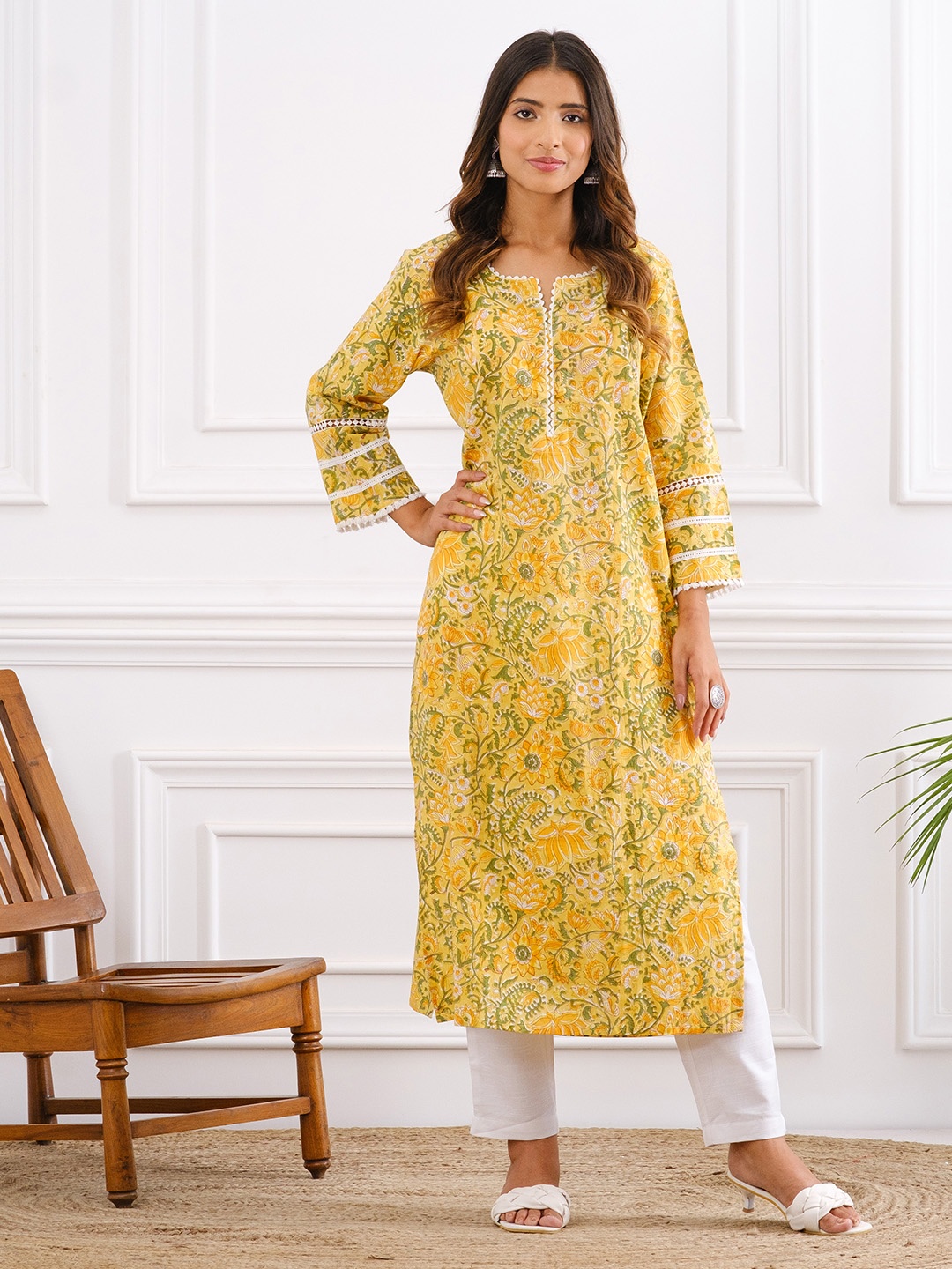 

Chowkhat Printed Cotton Straight Kurta, Yellow
