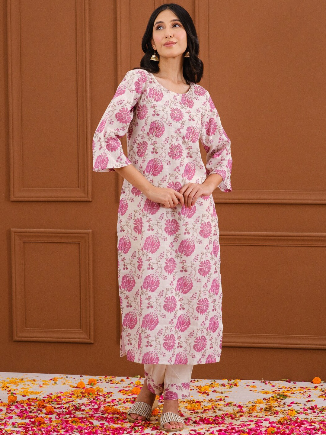 

Chowkhat Floral Printed Sequinned Linen Kurta With Trousers, Pink