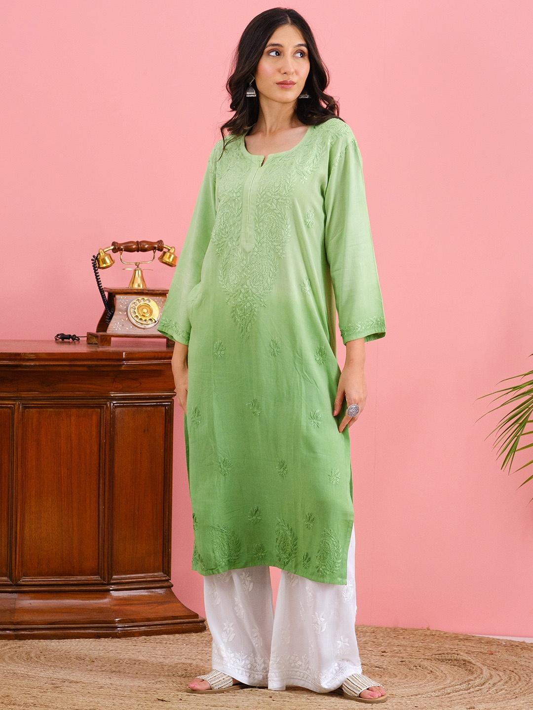 

Chowkhat Ethnic Motifs Embroidered Regular Chikankari Straight Kurta, Green