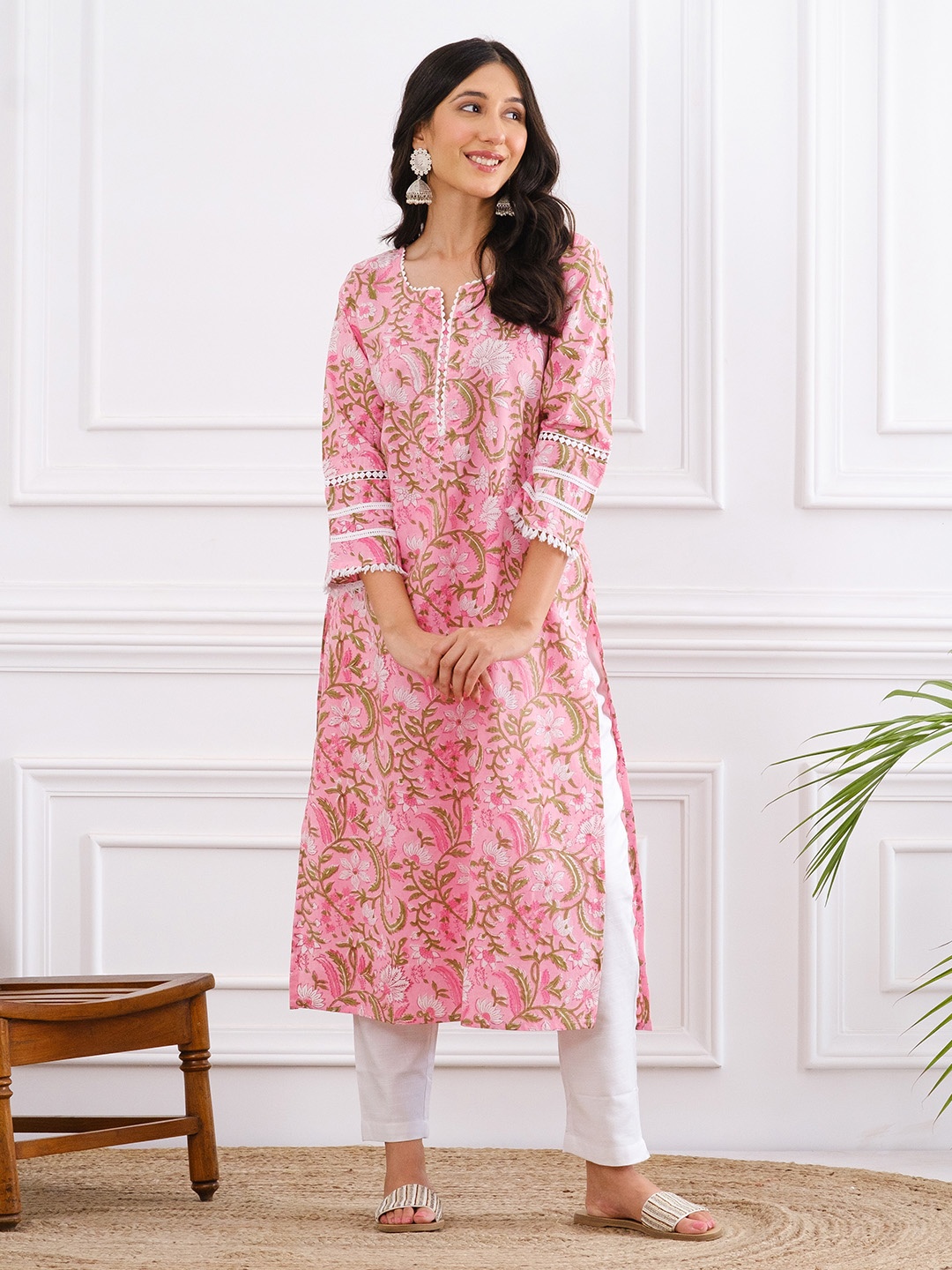 

Chowkhat Printed Cotton Straight Kurta, Pink