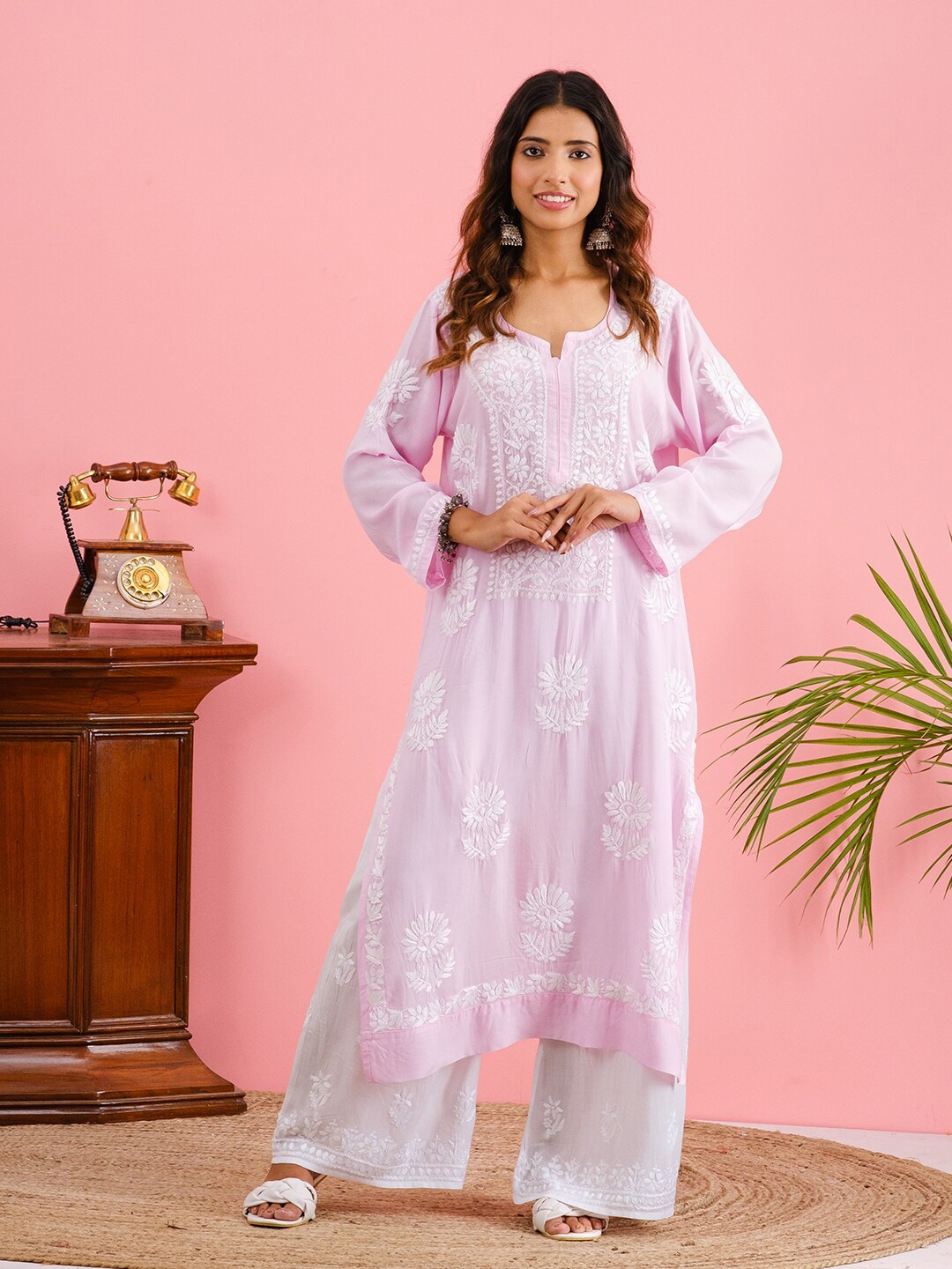 

Chowkhat Floral Embroidered Straight Kurta, Pink