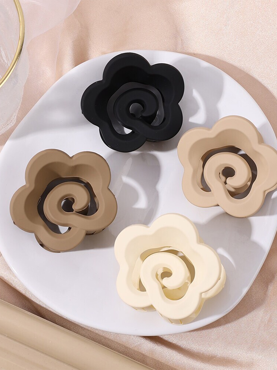 

VAGHBHATT Set of 4 Floral Claw Clips, Brown