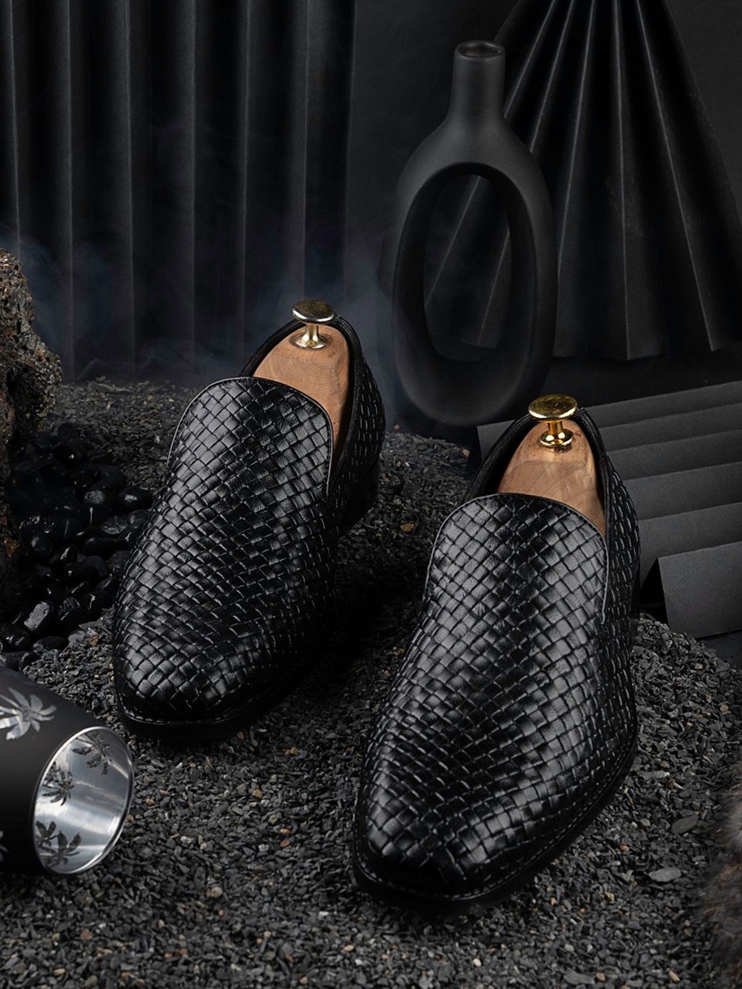 

GRIFFIN Men Textured Latex Lined Leather Loafers, Black