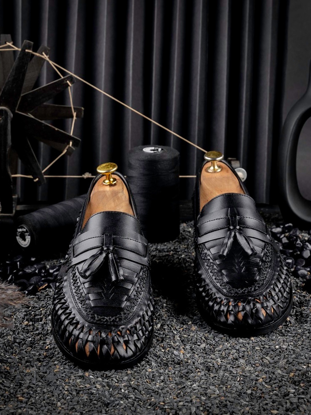 

GRIFFIN Men Textured Leather Latex Lined Tassel Loafers, Black