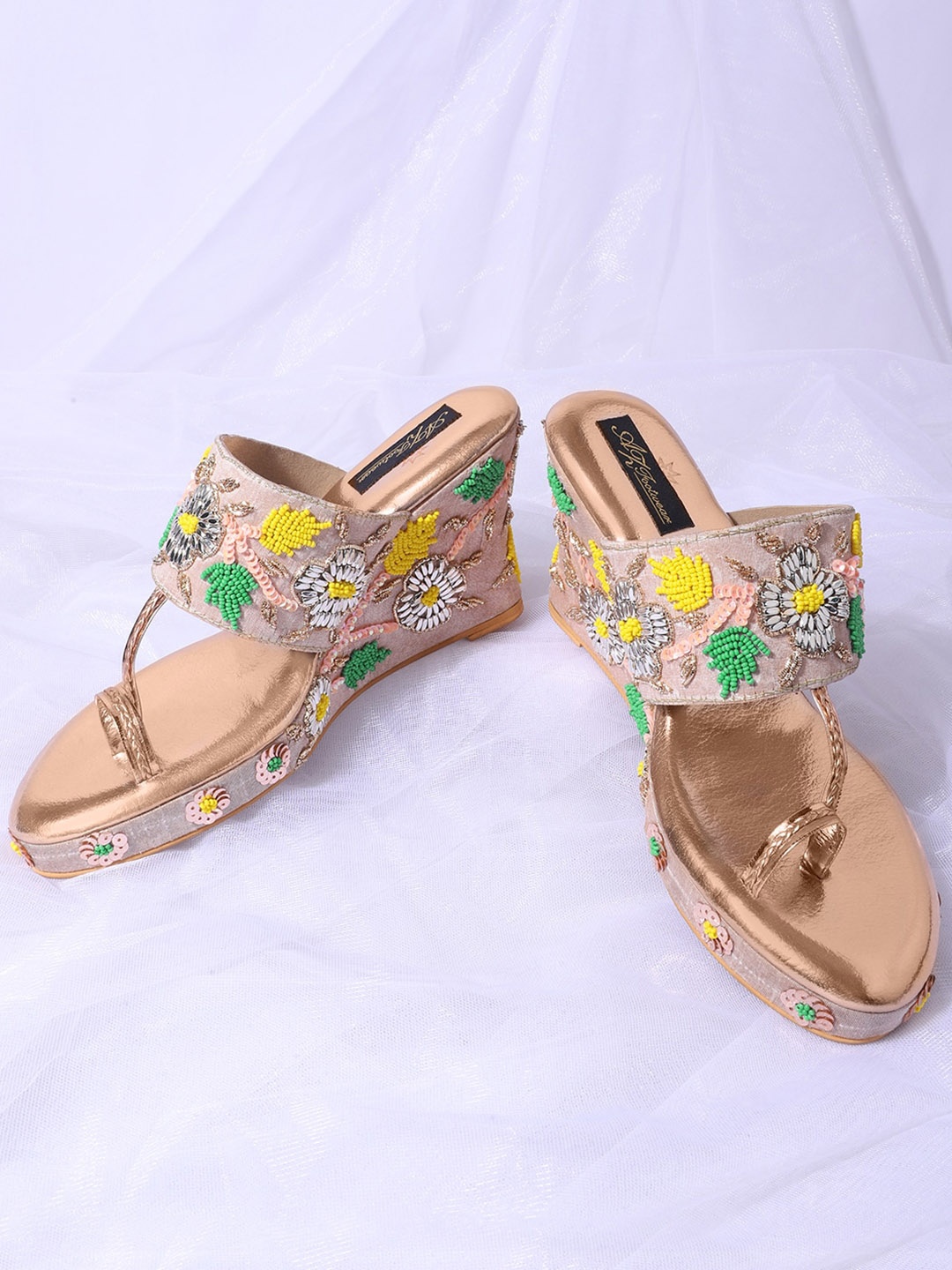 

AZ Footwear Ethnic Embellished One Toe Wedges, Rose