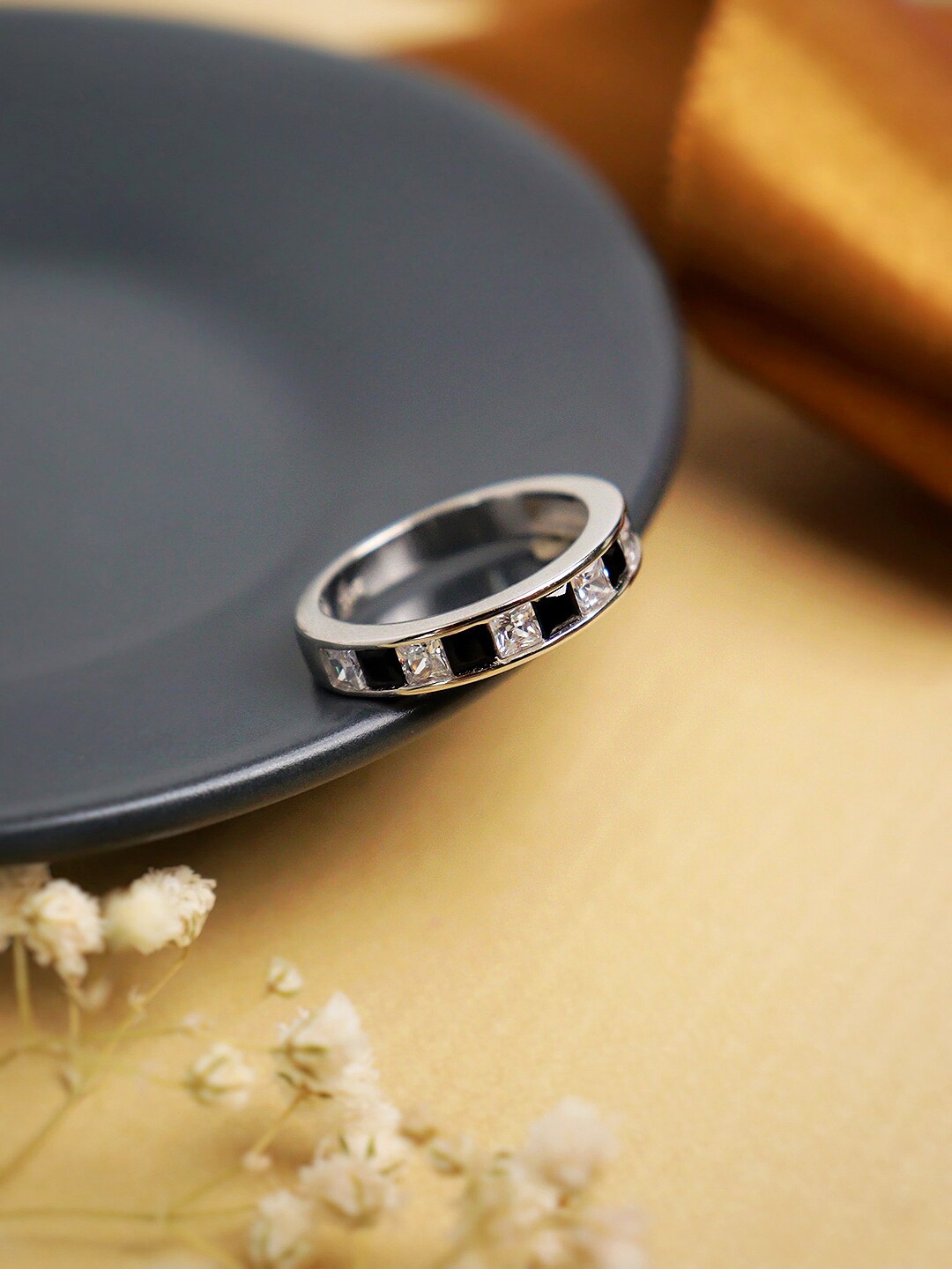 

CURIO COTTAGE 92.5% Pure Silver Rhodium-plated Crystal-studded Finger Ring