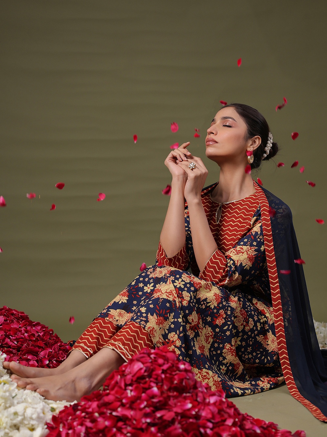 

Indo Era Floral Printed Gotta Patti Pure Cotton Kurta & Trousers With Dupatta, Blue