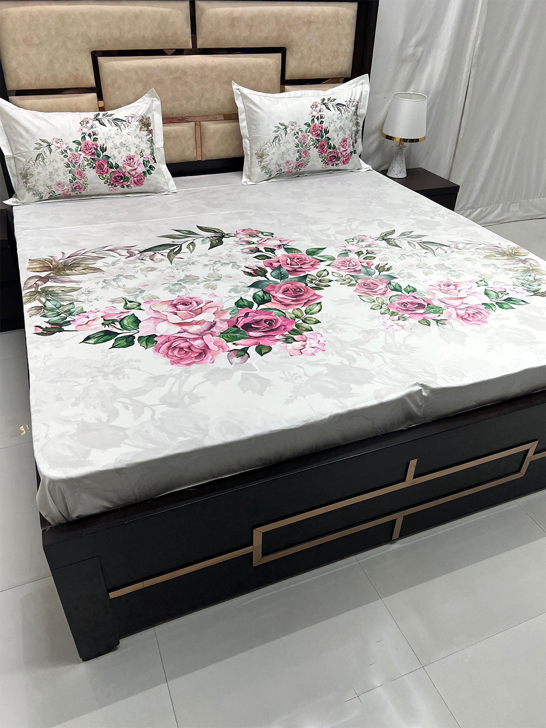 

Pure Decor Majestic Pink Floral 380 TC Pure Cotton King Bedsheet with 2 Pillow Covers