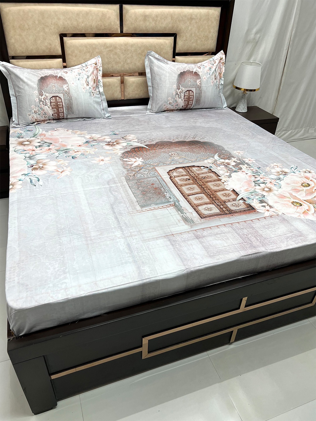 

Pure Decor Majestic Pink & White Floral Pure Cotton 380 TC King Bedsheet Set