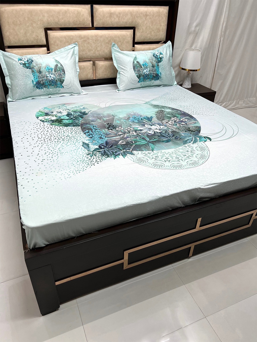 

Pure Decor Majestic Green & White Floral Pure Cotton 380 TC King Bedsheet Set