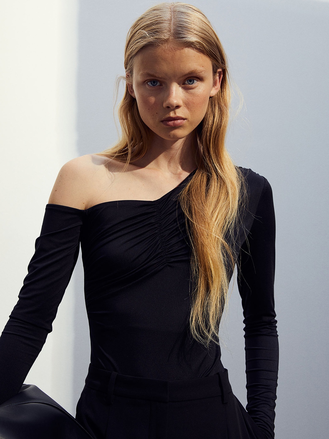 

H&M Draped One Shoulder Thong Body, Black