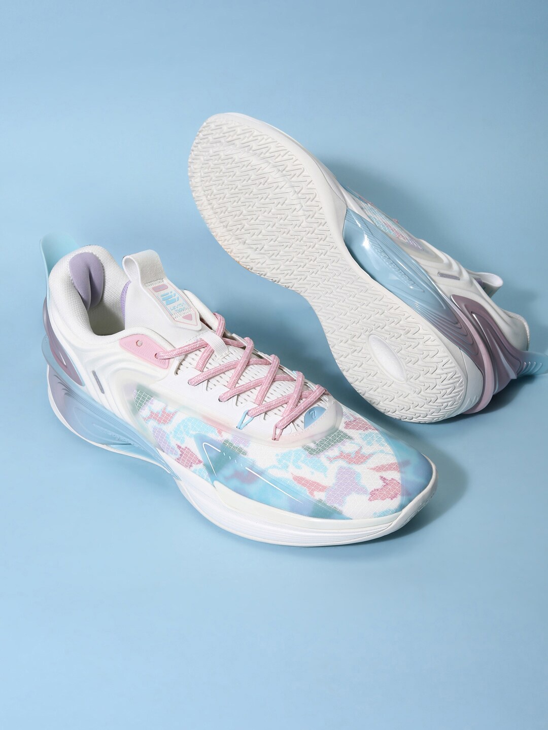 

Xtep Men Levitation 7 Lightweight Textile Super Grip EVA Basketball Shoes, White