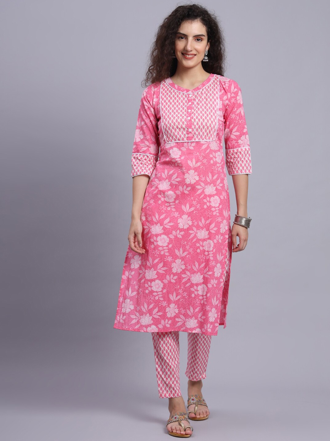 

LARGISH Floral Printed Round Neck Three-Quarter Sleeves Pure Cotton Kurta Set, Pink
