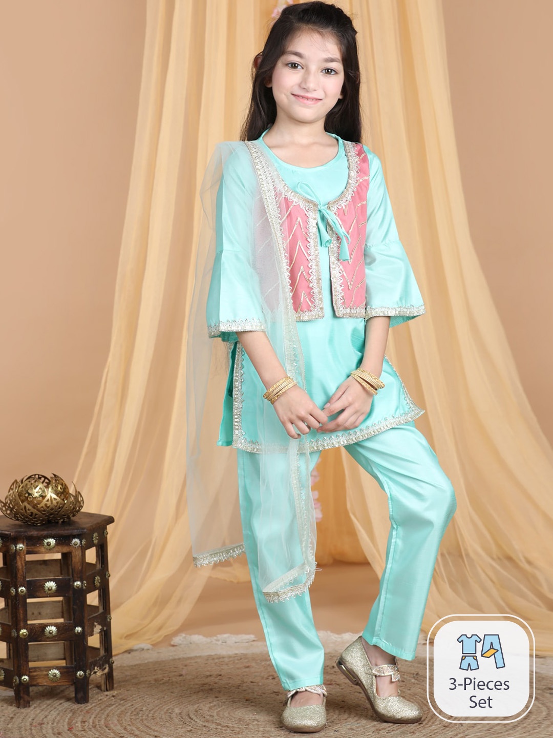 

Cutiekins Girls Embellished Regular Gotta Patti Kurti & Trousers With Dupatta, Turquoise blue