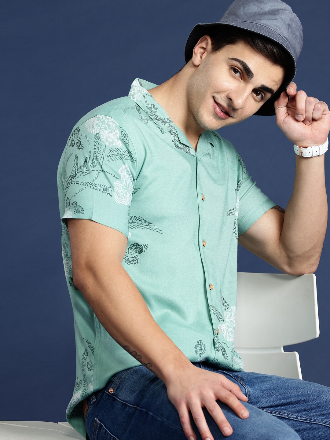 

Mast & Harbour Men Standard Floral Opaque Printed Casual Shirt, Sea green