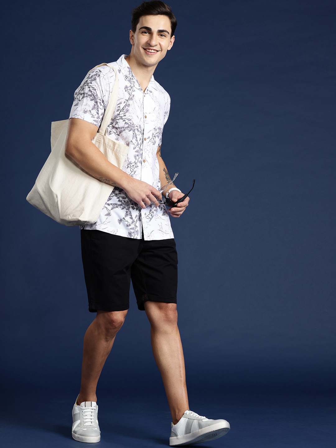

Mast & Harbour Men Standard Tropical Opaque Printed Casual Shirt, White