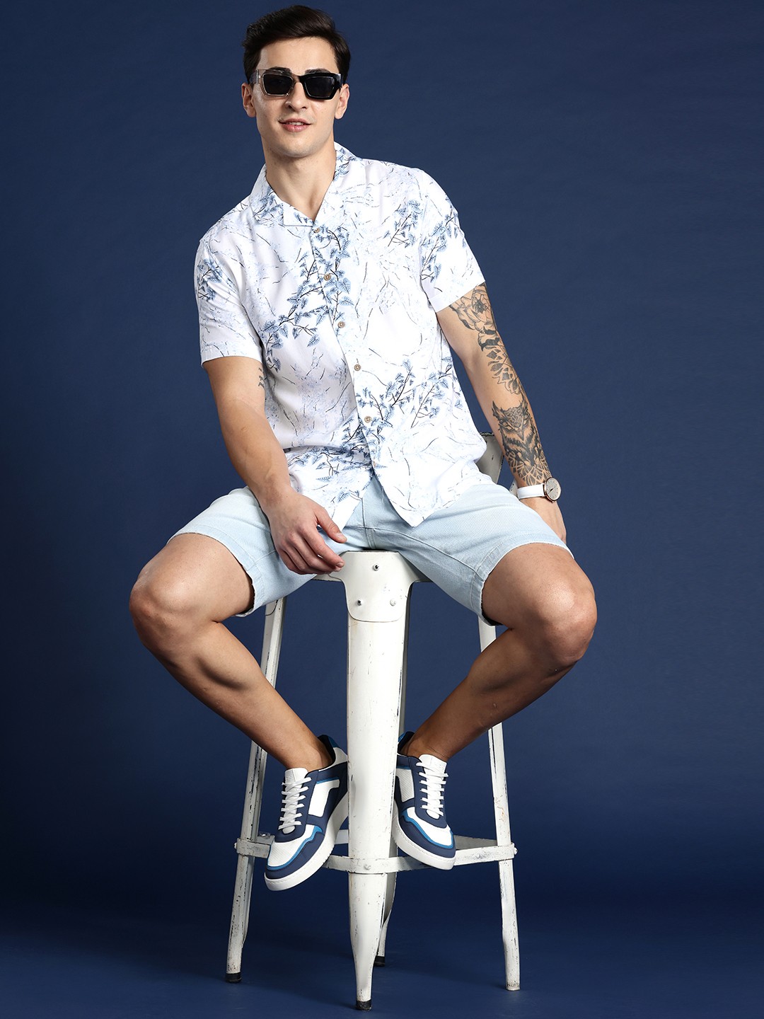 

Mast & Harbour Men Standard Tropical Opaque Printed Casual Shirt, White
