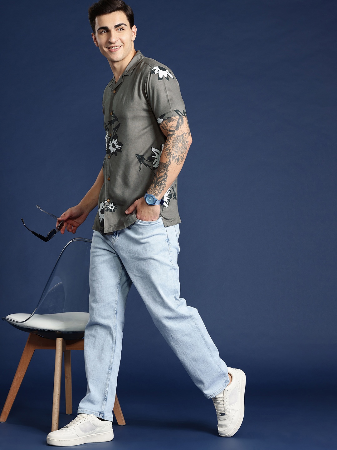 

Mast & Harbour Men Standard Floral Opaque Printed Casual Shirt, Charcoal