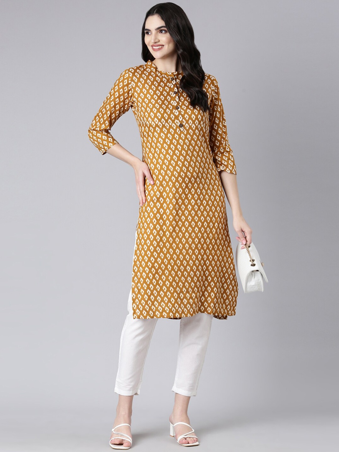 

ERISHA Ethnic Motifs Printed Kurta With Trousers, Brown