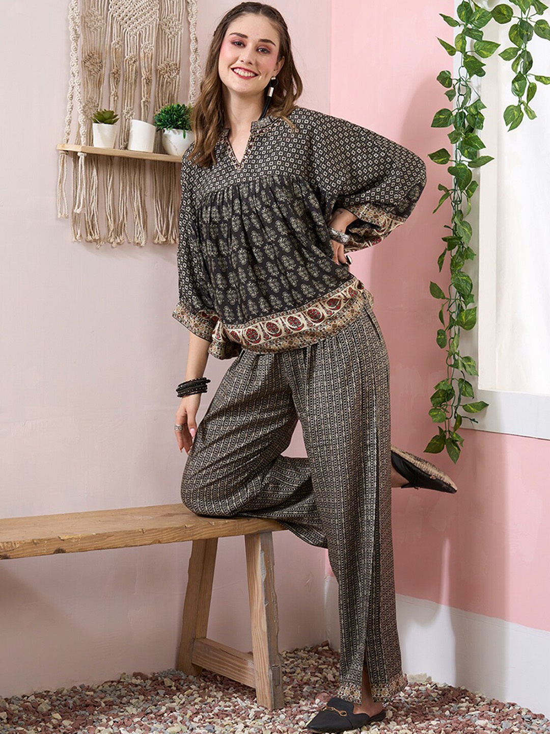 

Odette Printed Mandarin Collar Top With Trousers, Black