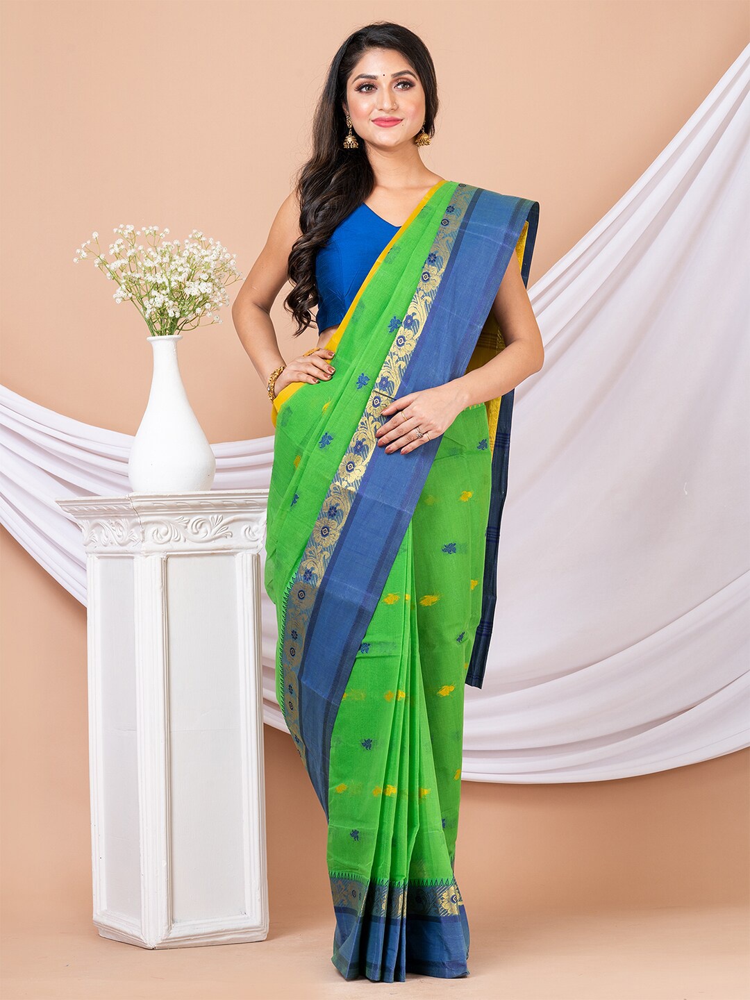 

Laa Calcutta Floral Woven Design Zari Pure Cotton Taant Saree, Green
