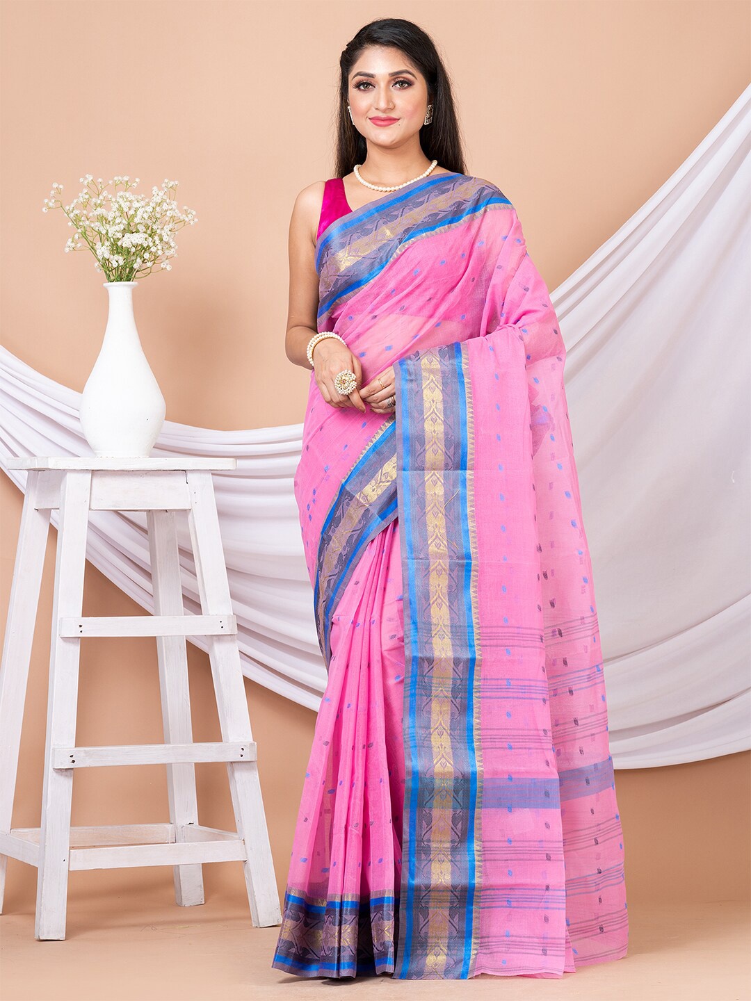 

Laa Calcutta Floral Woven Design Zari Pure Cotton Taant Saree, Pink