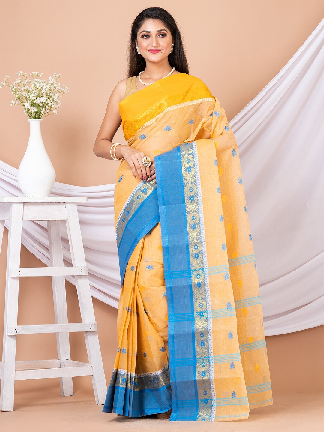 

Laa Calcutta Floral Woven Design Zari Pure Cotton Taant Saree, Beige