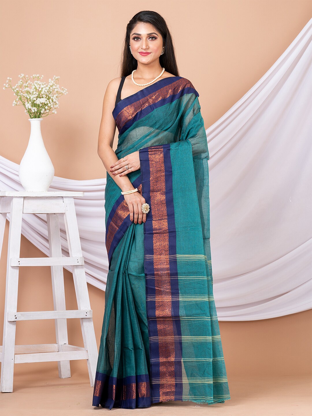 

Laa Calcutta Floral Woven Design Zari Pure Cotton Taant Saree, Green