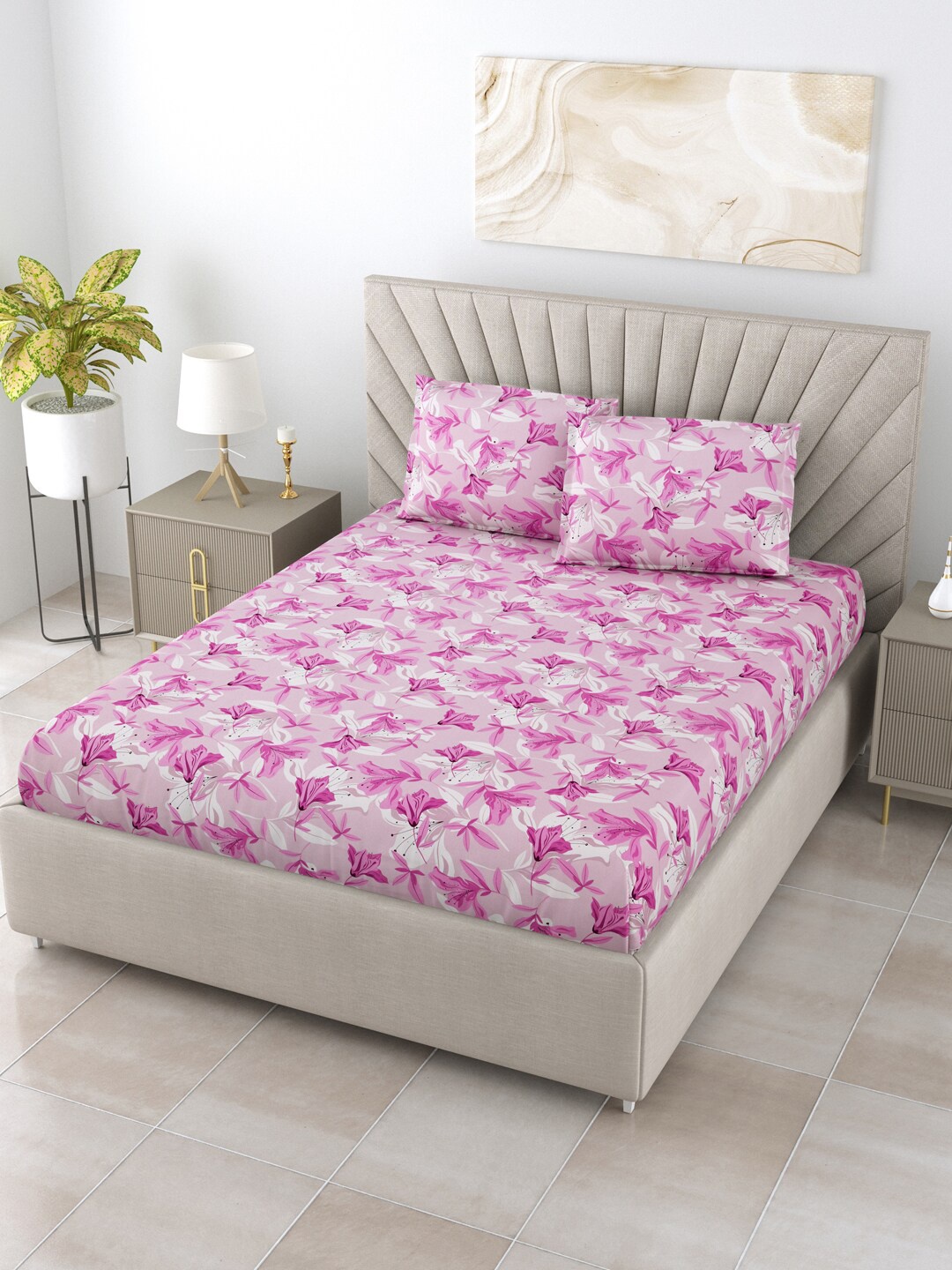 

BOMBAY DYEING Cardinal Pink & White Floral Cotton 120 TC Queen Bedsheet & 2 Pillow Covers