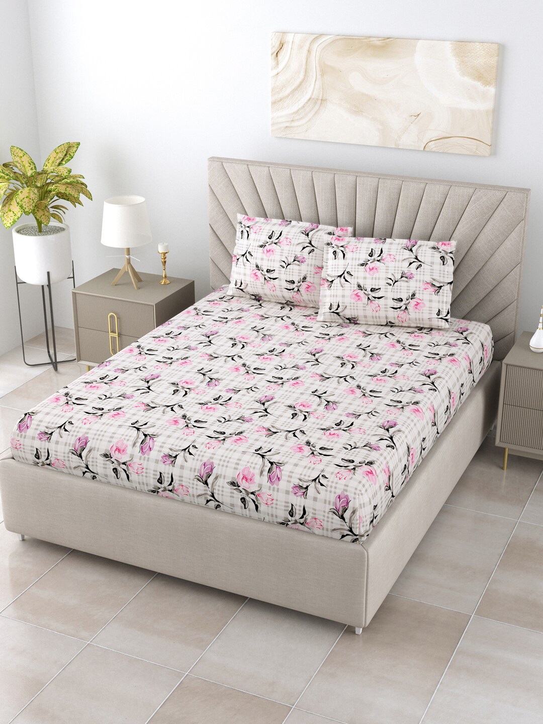

BOMBAY DYEING Cardinal Pink & Black Floral Cotton 120 TC Queen Bedsheet & 2 Pillow Covers