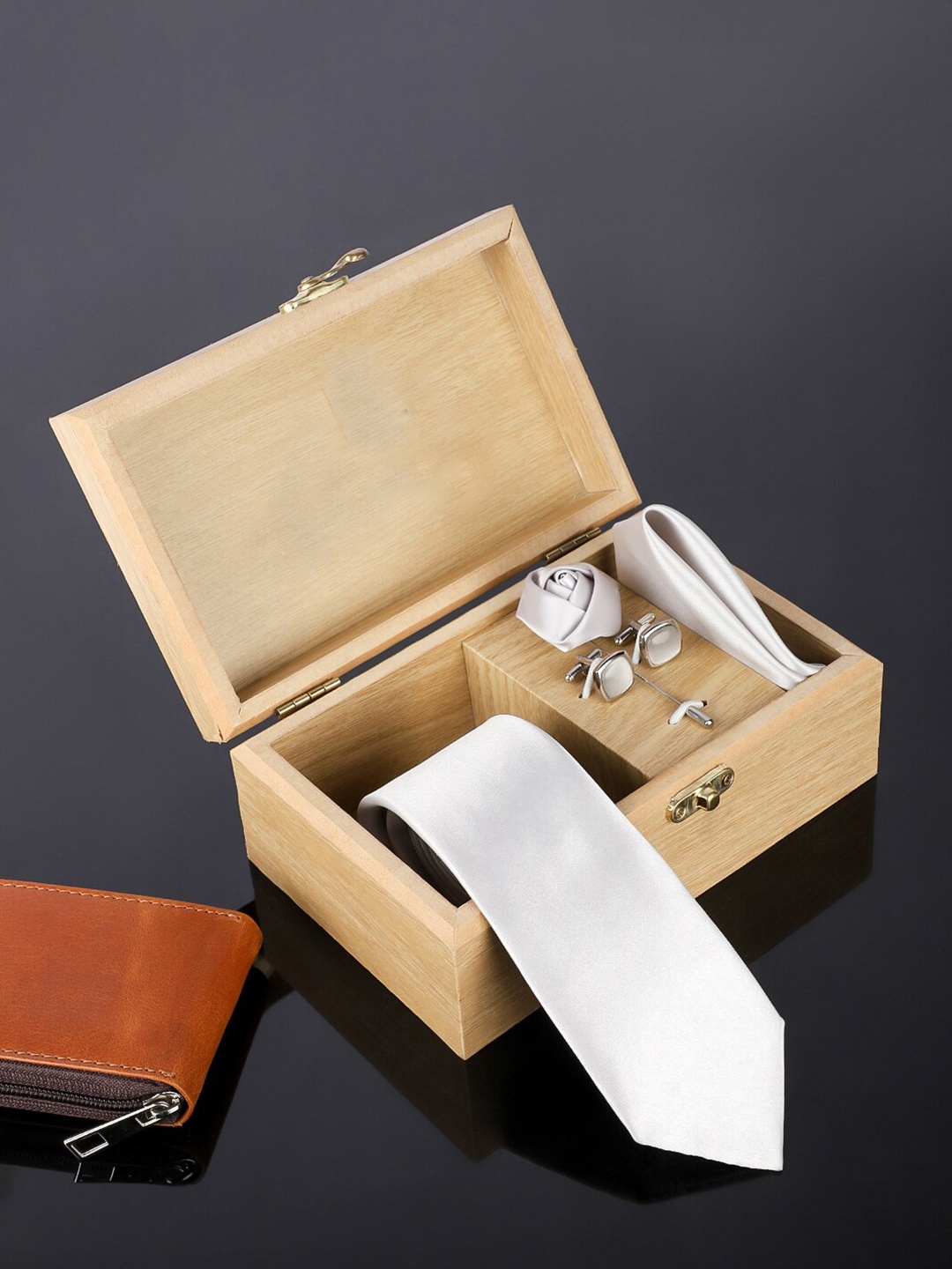 

INVICTUS Men White Broad Tie With Pocket Square, Brooch Pin And Cufflinks