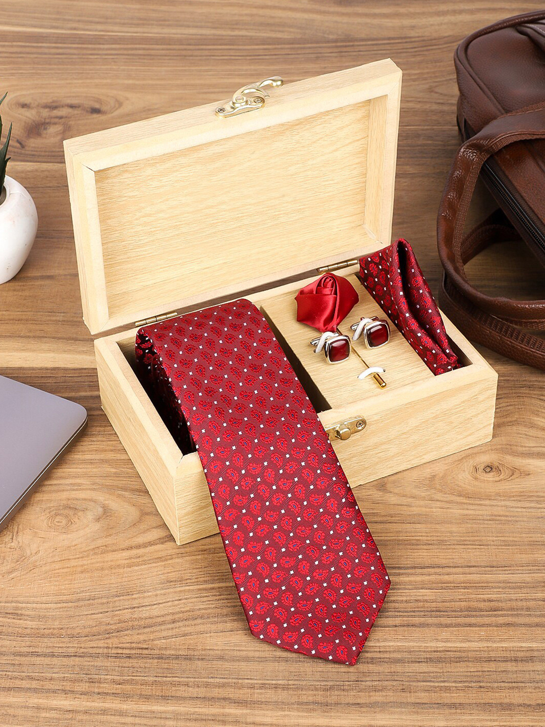 

INVICTUS Printed Necktie Set With Pocket Square Brooch Pin And Cufflinks, Red