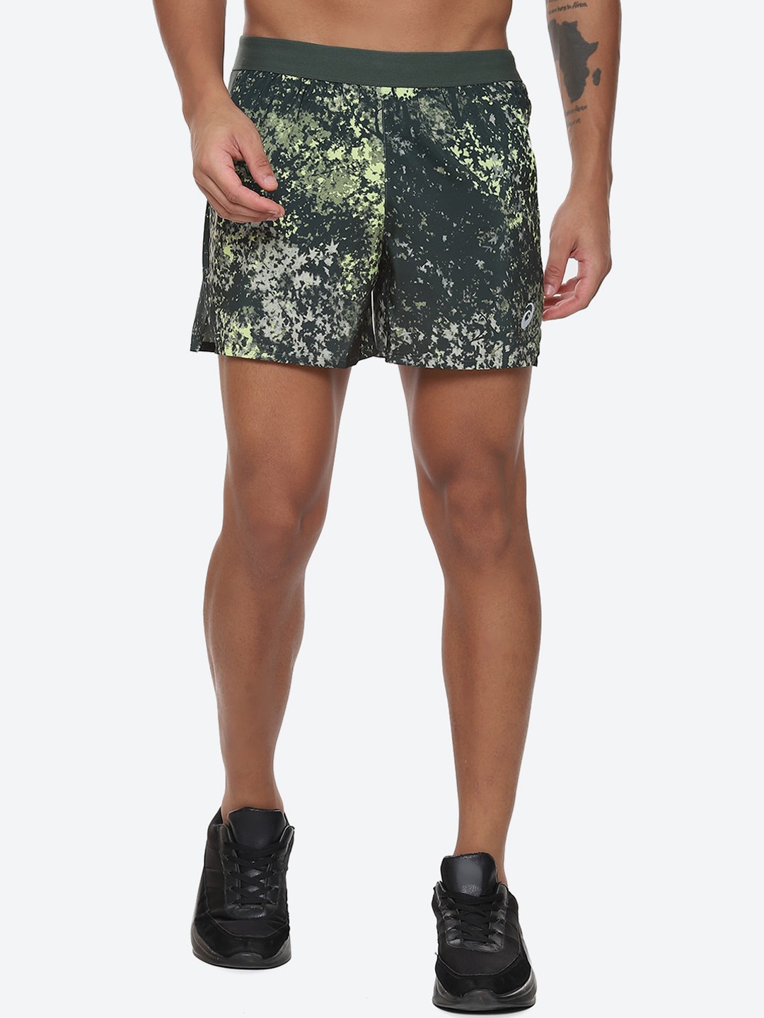 

ASICS Men All Over Print 5In Shorts, Green