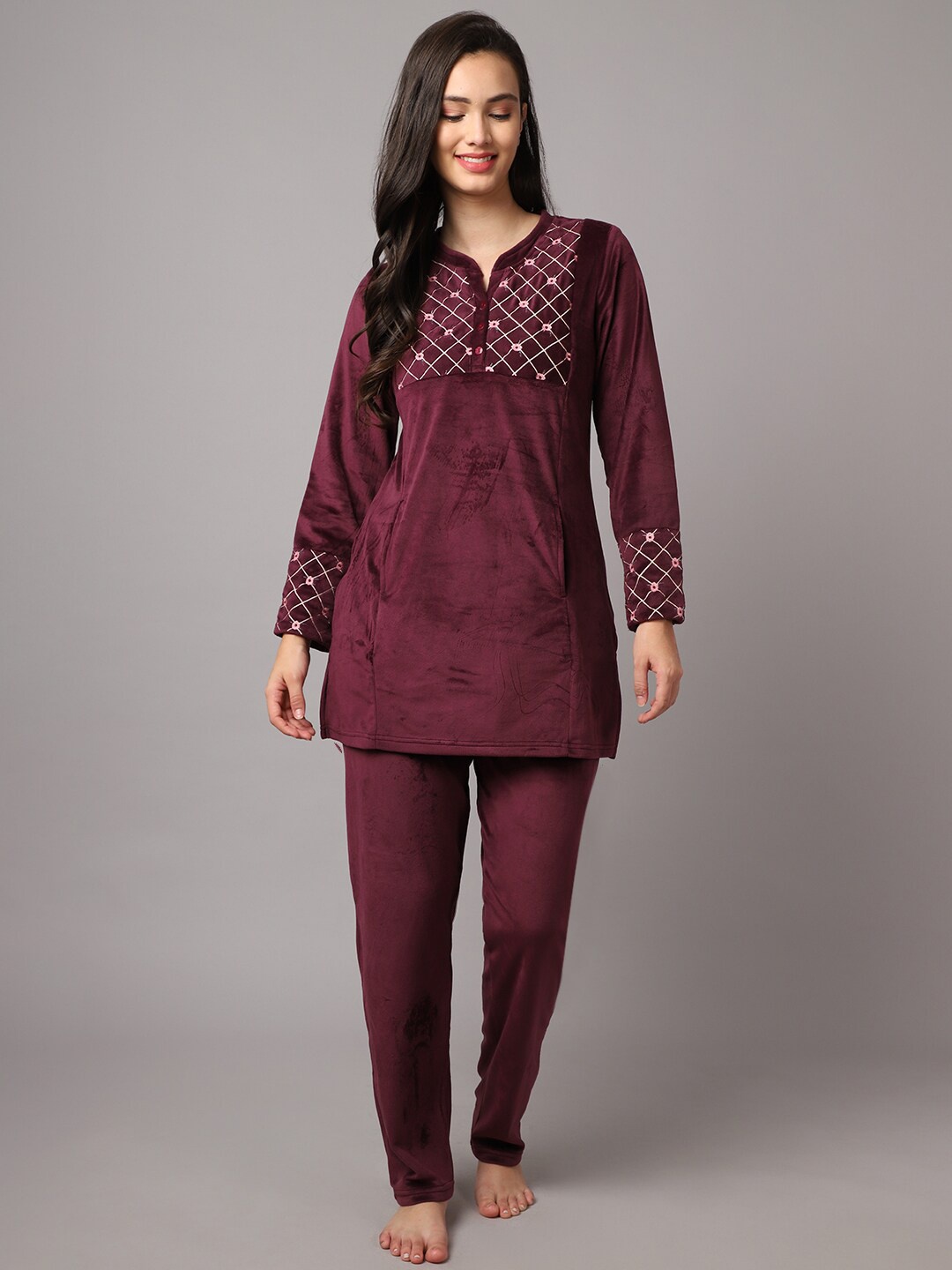 

Aerowarm Mandarin Collar Long Sleeve Night Suit, Maroon