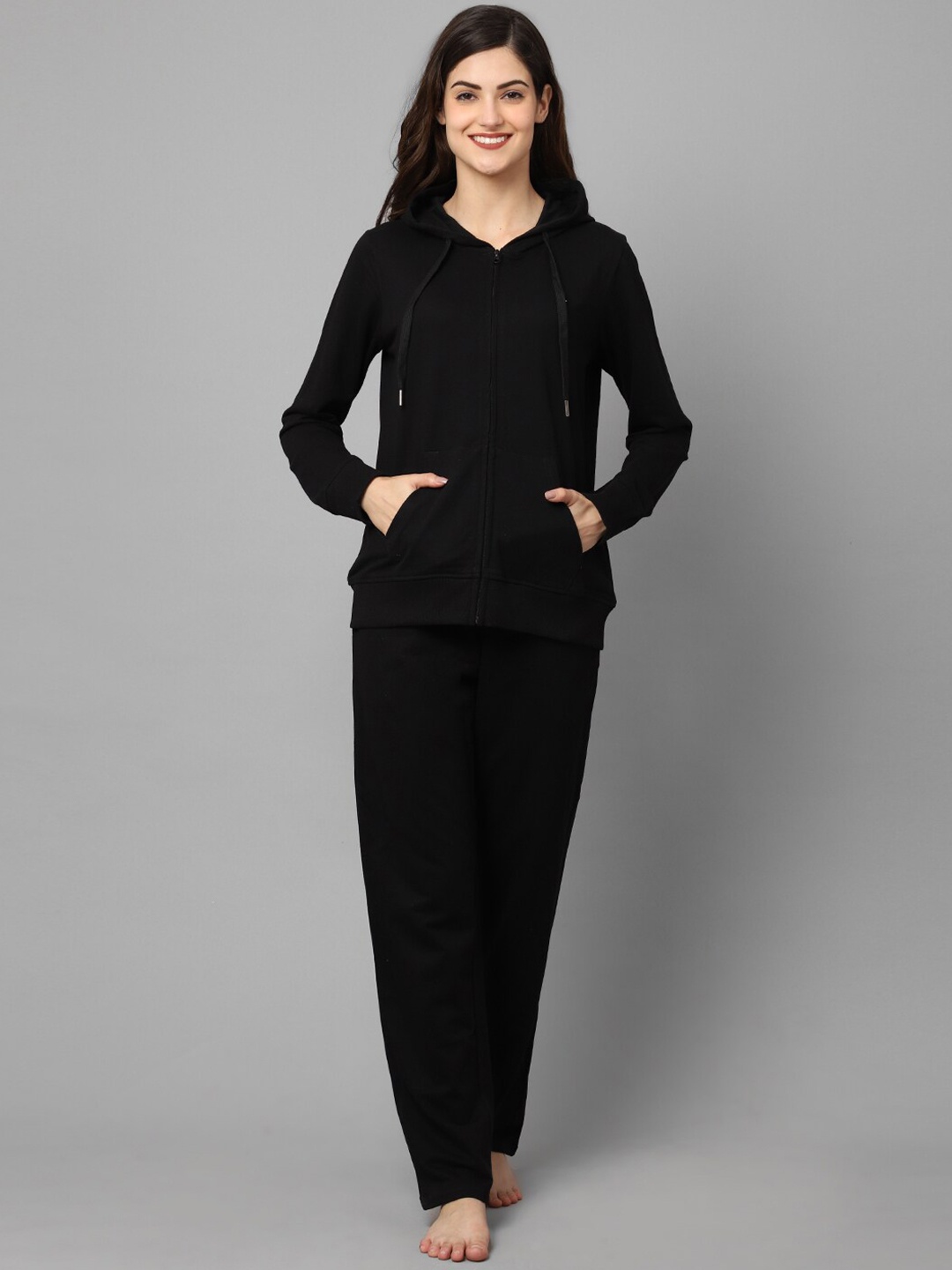 

Aerowarm Hooded Neck Long Sleeve Pocket Night Suit, Black
