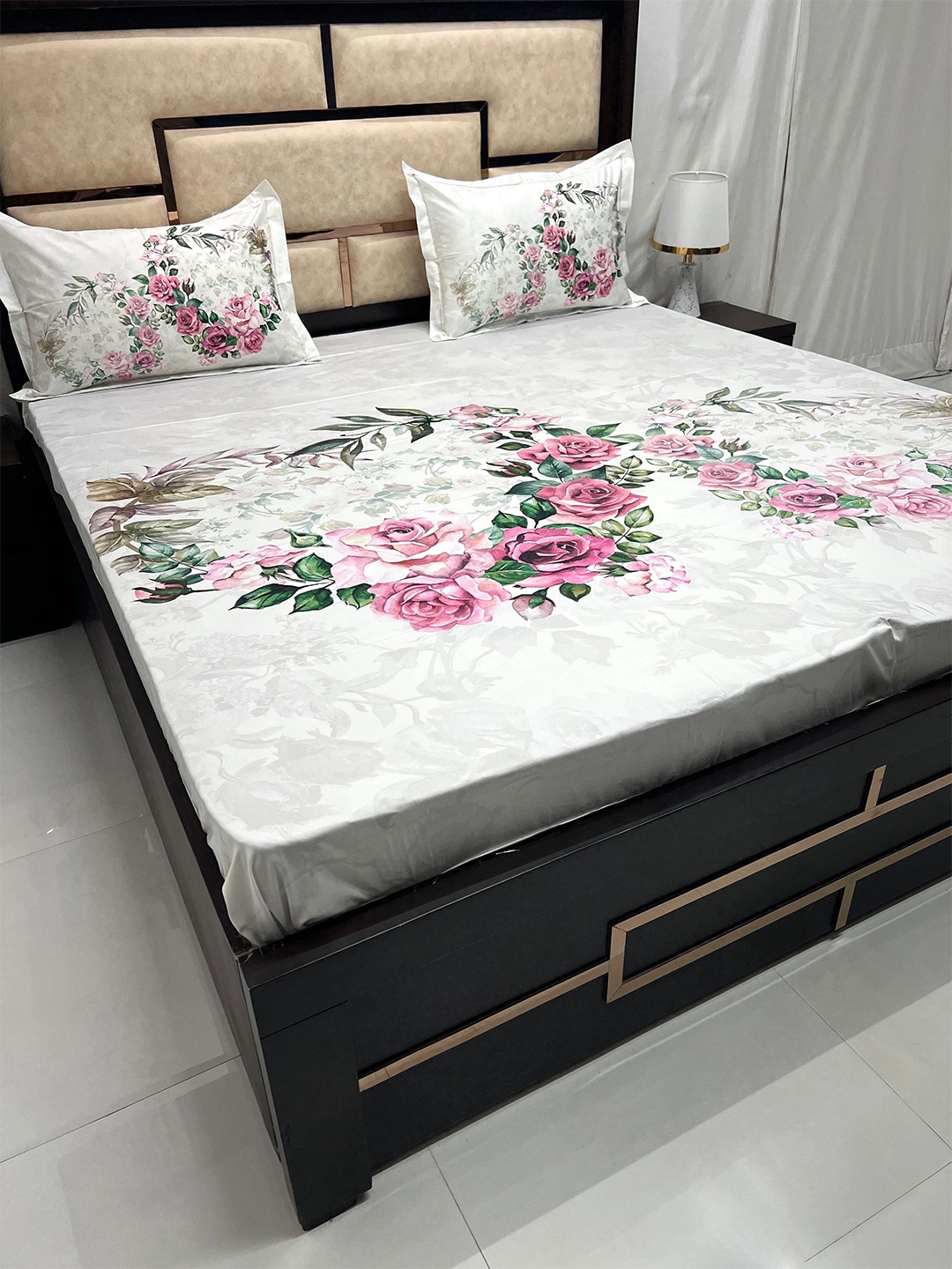 

Pure Decor Majestic White & Pink Floral Cotton 350 TC King Bedsheet with 2 Pillow Covers