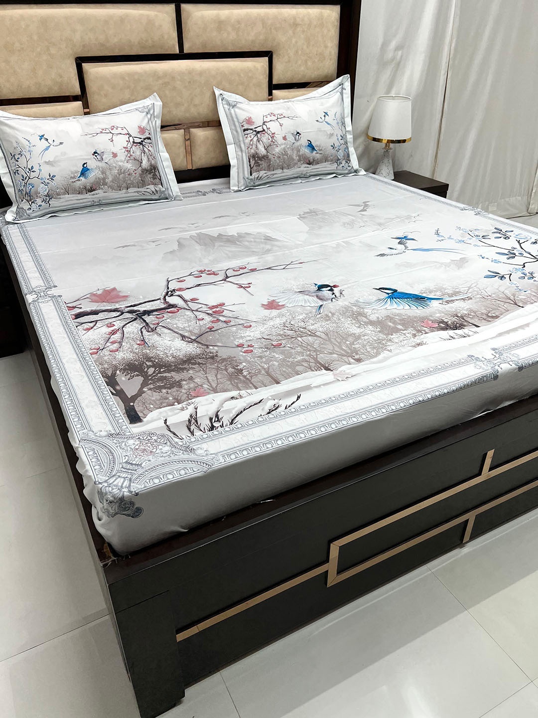 

Pure Decor Majestic White & Grey Pure Cotton 350 TC King Bedsheet with 2 Pillow Covers