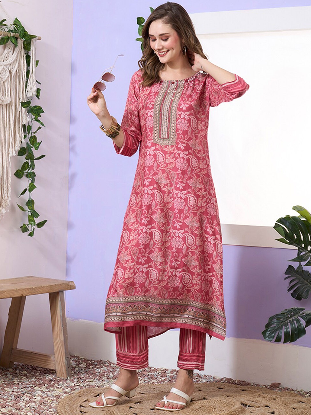 

ODETTE Paisley Printed Regular Kurta with Trousers, Pink