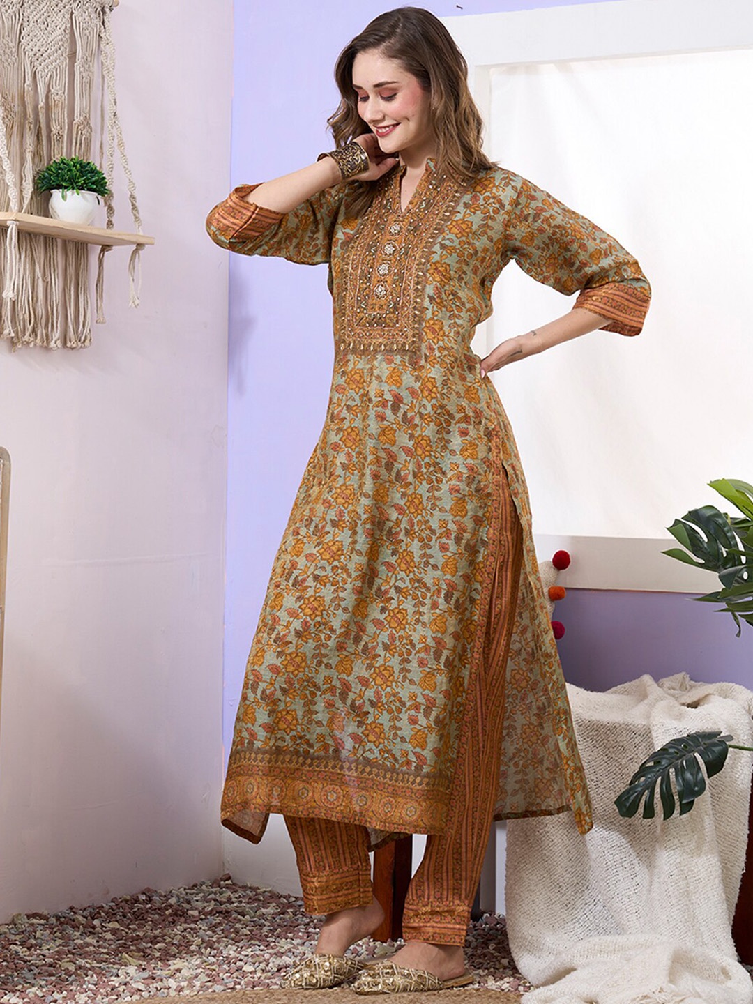 

ODETTE Floral Printed Mandarin Collar Beads and Stones Straight Kurta with Trousers, Green